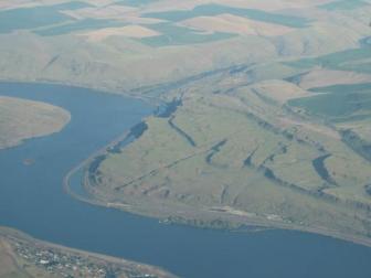 A bend in the Columbia ~  Looking south, a misty afternoon in April '07 