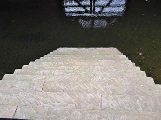 Traitor's Gate Steps ~ Closer view of the steps (just imagining all the prisoners that walked up there still gives me chills)

