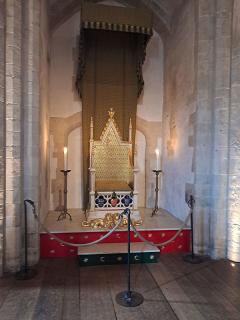 The Medieval Palace ~ Throne Room within Cradle Tower - it was built for Edward III as a private watergate to his own lodgings. A fine 14th century stone vault survives inside. The upper storey was rebuilt in 1868-9 by Anthony Salvin.